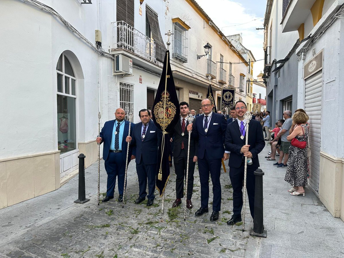 SilencioHdad's tweet photo. Procesión del Corpus Christi |

En la mañana de hoy, nuestra Corporación ha estado representanda en la procesión del Corpus Christi, tal y como marcan nuestras reglas, acompañando a Su Divina Majestad. https://t.co/e4DhshVZ5X