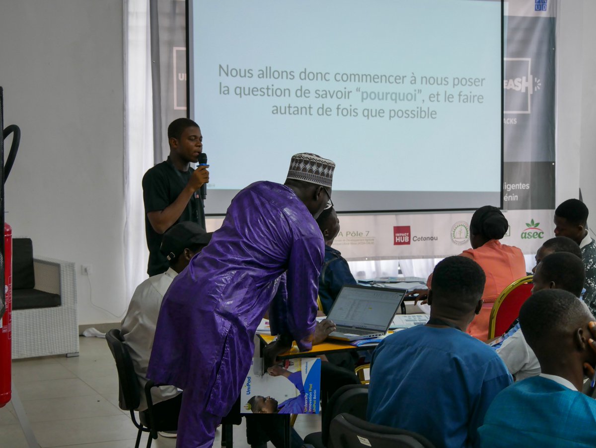 PNUDBenin's tweet photo. L’une des étapes clés du hackathon #Unleashhack au Bénin a été la définition du problème, du défi à relever, en se basant sur les besoins des utilisateurs.
Les jeunes ont partagé leurs idées en équipe et se sont investis dans la recherche de solutions.
#UniPod #Timbuktoo https://t.co/OXpZRA1jyP