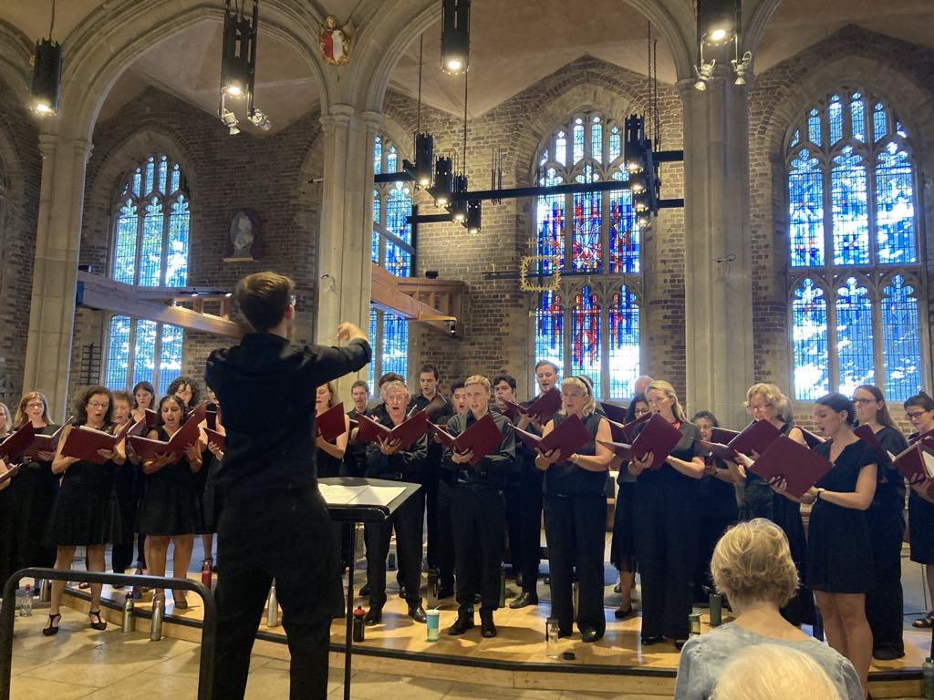 FulhamCamerata's tweet photo. 🌞 Thank you for making last night so special!
We’re still glowing from our Summer Evening of Music &amp; Love — a midsummer night filled with harmony, sunshine, and heart.
Swipe through the snapshots &amp; relive the magic! ✨🎶💐
#FulhamCamerata #SummerSolstice #LondonChoir https://t.co/SJ8XDxJQpb