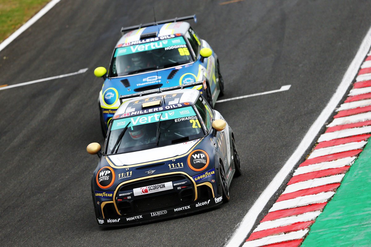 Through the lens 📸 <a href="/MINIChallengeUK/">The Vertu MINI CHALLENGE</a> <a href="/JakobEbrey/">JEP</a> #EXCELR8Motorsport #Vertu #MINICHALLENGEUK #OultonPark