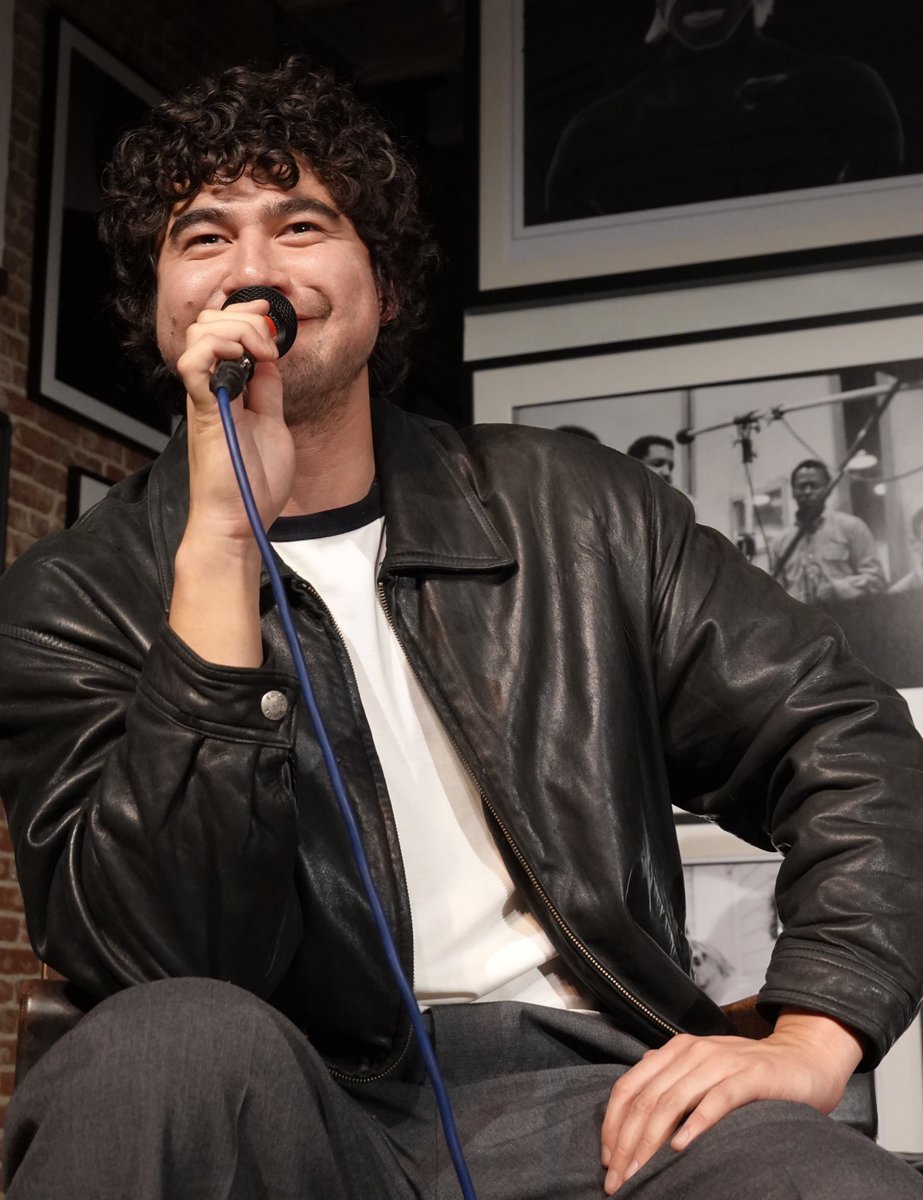 Calum Hood stated that last night’s performance was his last solo set for a long time, as 5 Seconds of Summer continue working on new music!