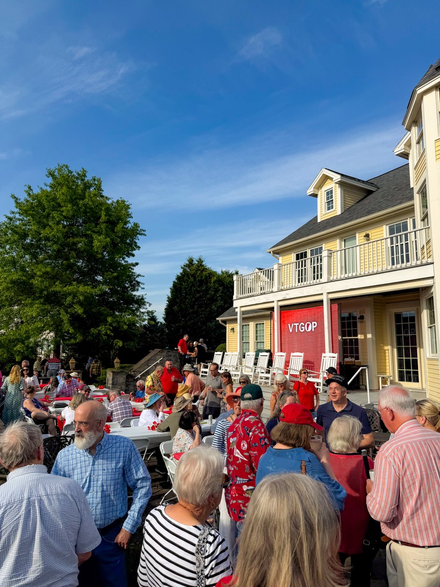 zacharyjharvey's tweet image. Fantastic event last night in South Burlington with the @VTGOP and Chairman @Dame4VT — a strong kickoff to a packed summer of events and fundraising as we gear up for 2026. Big things ahead!🇺🇸