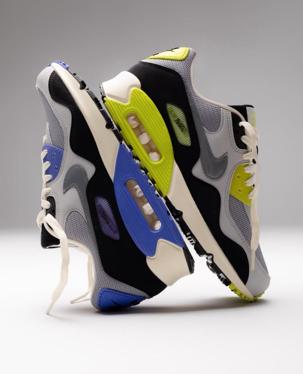 SNKR_TWITR tweet media