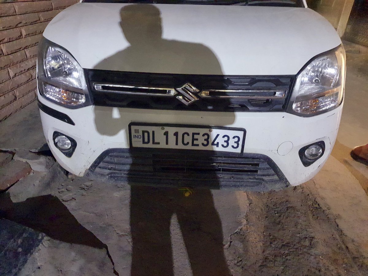 TaurusAmazing's tweet photo. @dtptraffic @DelhiPolice DL11CE3433 Vehicle parked on the lane, obstructing movement of residents vehicles, even after repeated reminders the person is still doing the same and causing trouble for residents. Please initiate necessary action https://t.co/UlfazJcqHQ