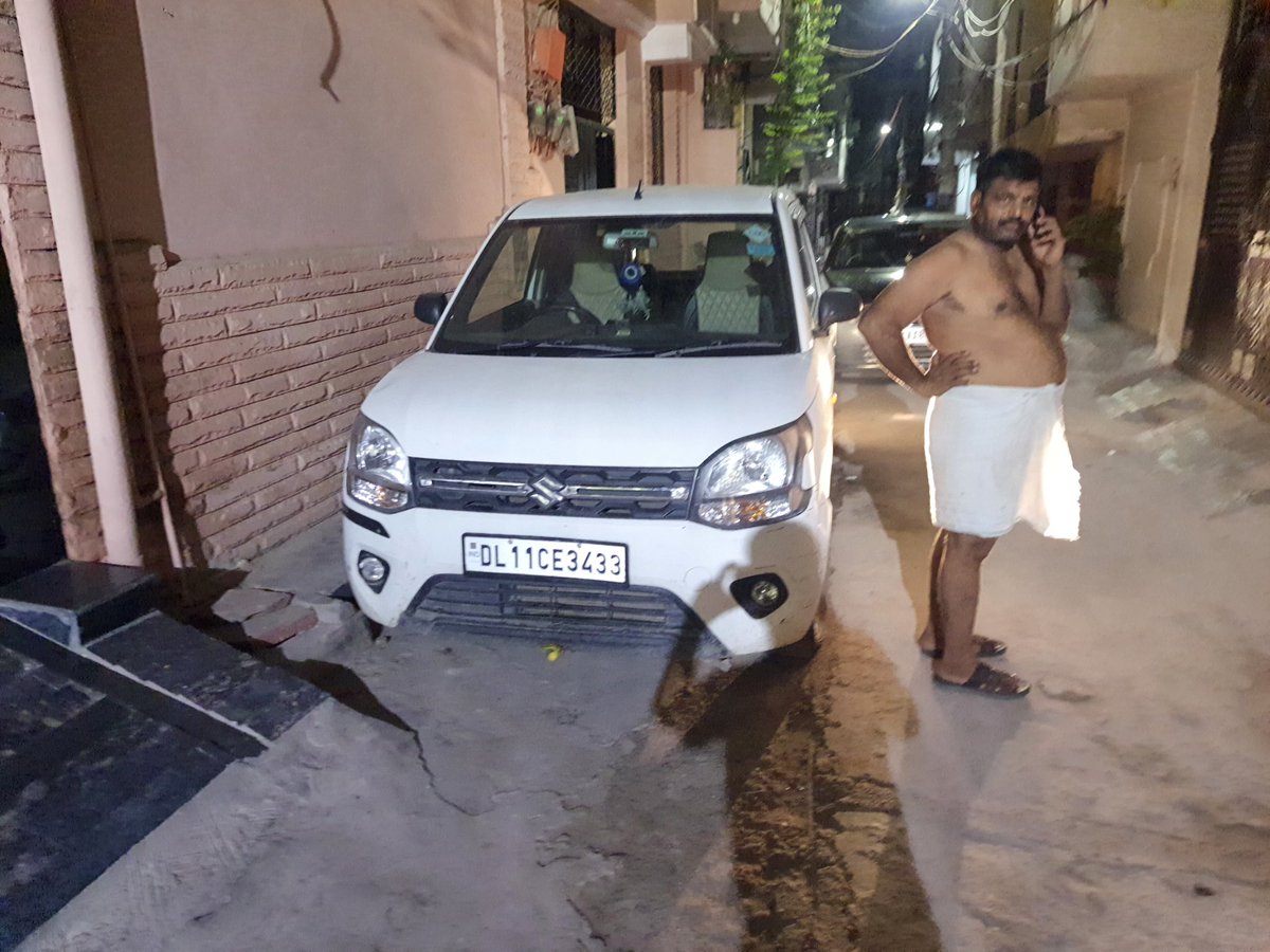 TaurusAmazing's tweet photo. @dtptraffic @DelhiPolice DL11CE3433 Vehicle parked on the lane, obstructing movement of residents vehicles, even after repeated reminders the person is still doing the same and causing trouble for residents. Please initiate necessary action https://t.co/UlfazJcqHQ