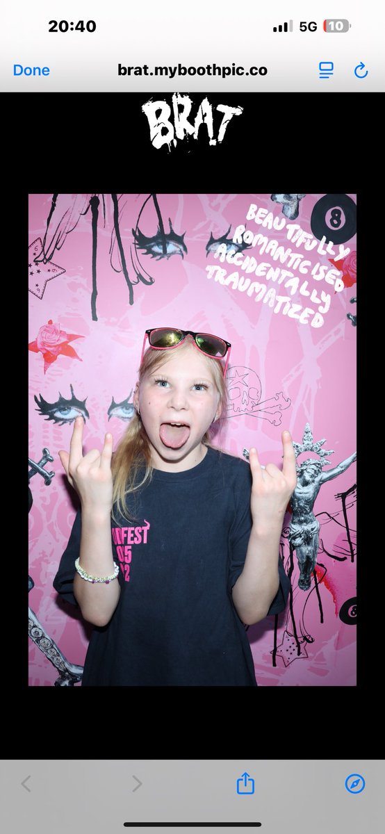 geolouix's tweet photo. Took my little sister to see her idol yesterday❤️ @yungblud #bludfest2025 https://t.co/ZI57FQH8KY
