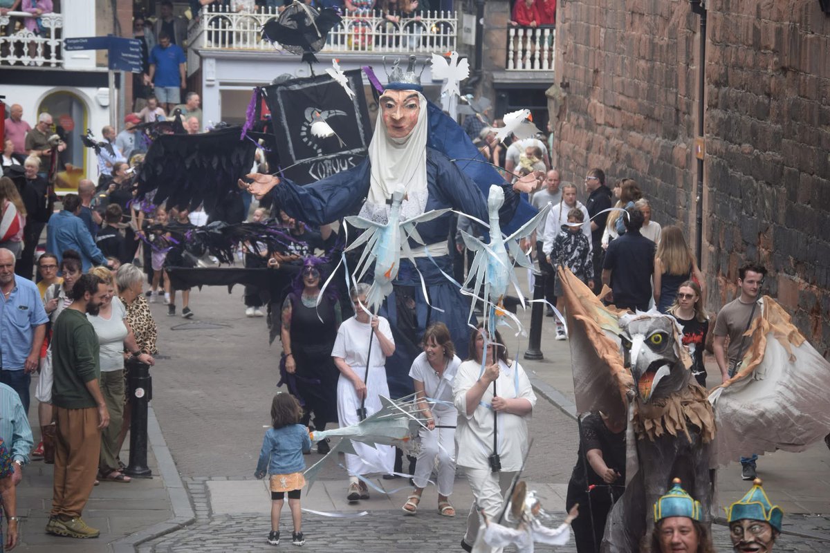 chesterherifest's tweet image. Another fantastic parade today! Thanks @ShitChester for the photos! 🪿