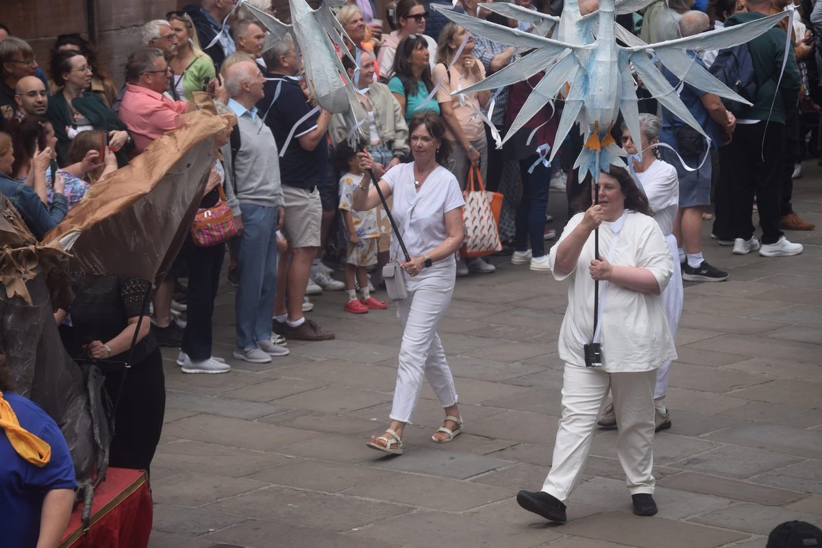 chesterherifest's tweet image. Another fantastic parade today! Thanks @ShitChester for the photos! 🪿