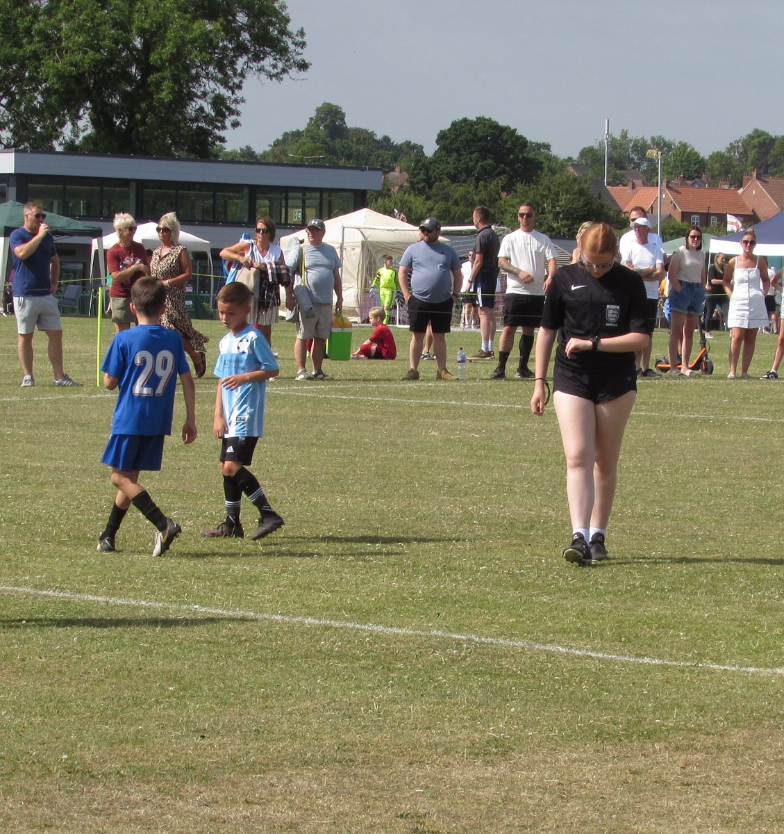 HessleRangers's tweet photo. Thank you to all of the brilliant young refs who helped at Hessle Rangers Tournament this weekend. The patience, empathy and judgement of these boys and girls created a fantastic environment. 

🩵🤍 #UTR https://t.co/Zqzkwao1YV