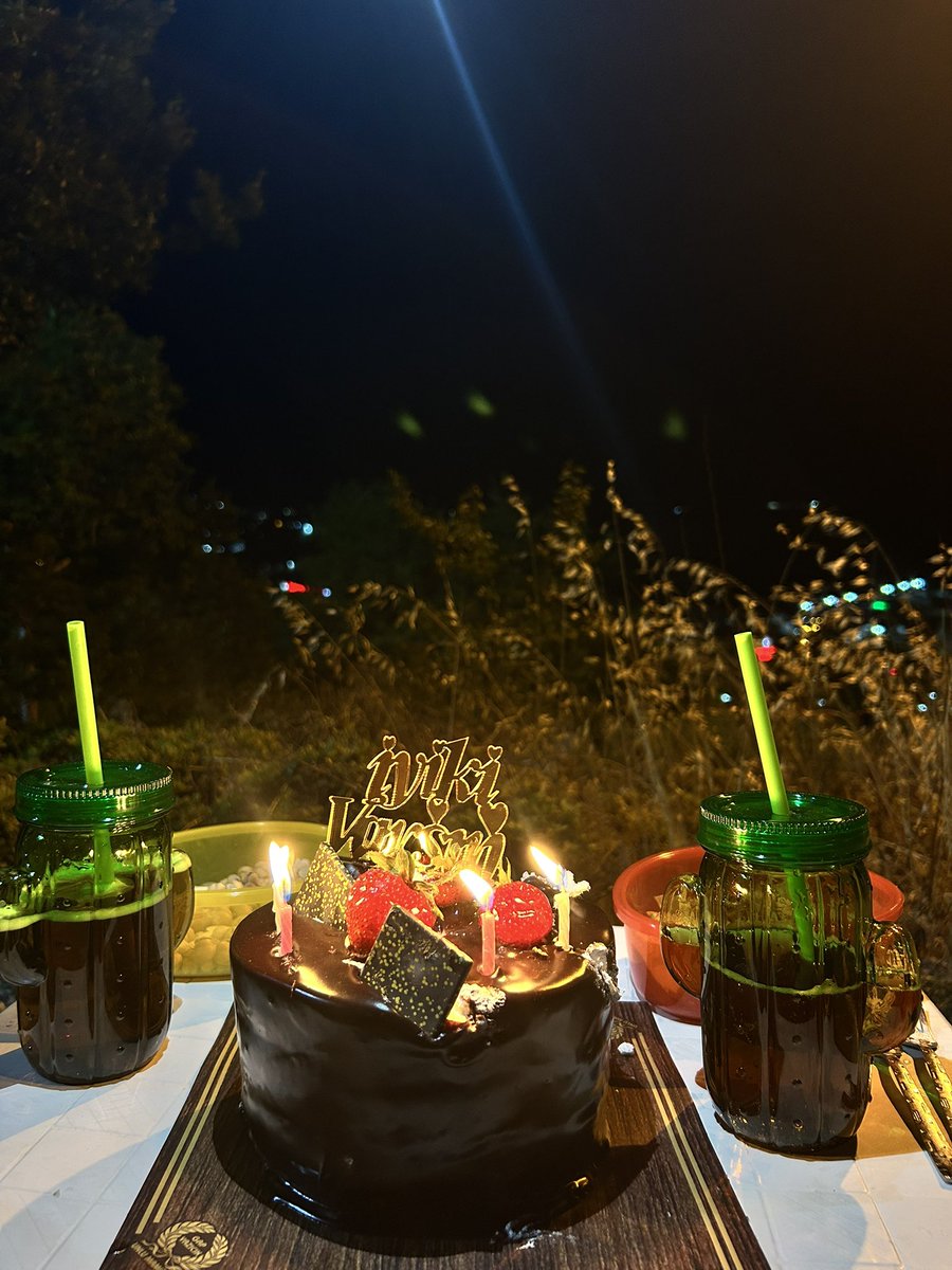 Yeni yaş, yeni başlangıçlar.
Kendime mutlu yaşlar!