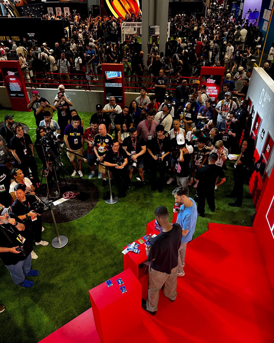 TosinAdarabioyo's tweet image. Appreciate the invite to Fanatics Fest in New York. Great to connect with collectors and see how far the hobby’s come. It’s only getting bigger. Congratulations to @michaelrubin for bringing it all together.