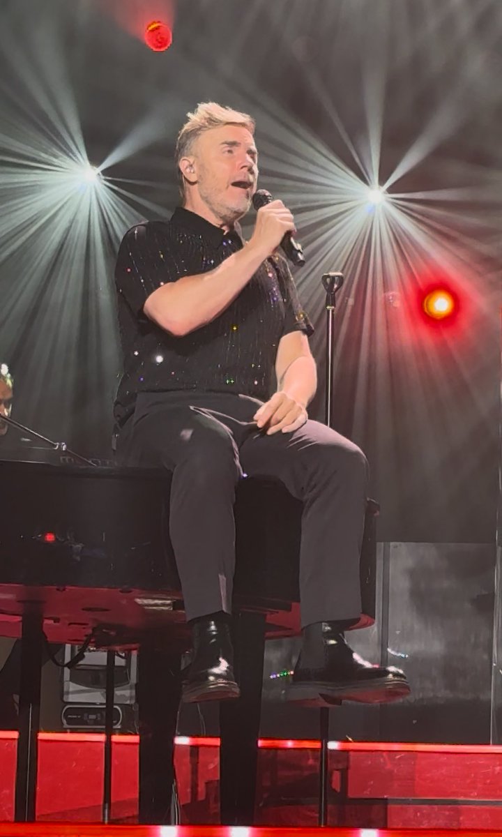 Wayziewoo's tweet photo. @GaryBarlow #posttourblues ❤️ https://t.co/bwyWdGfxpN