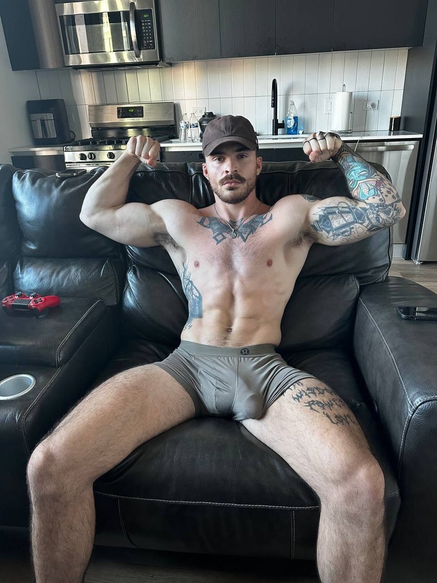 Comment “hi” and I will send you my nudyz