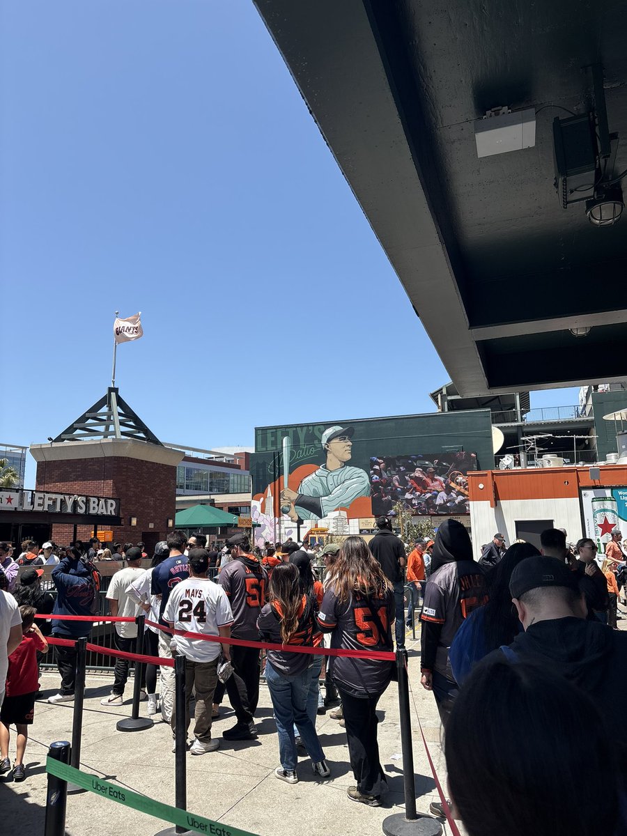 You really gotta wait at doors open to get a giveaway now huh :(

Also line for kimchi spam fries