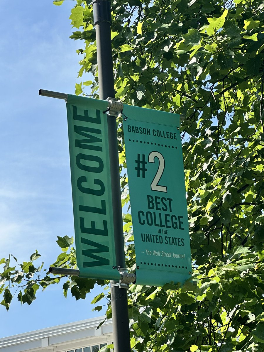 CoachGH3's tweet photo. Loved being back at my alma mater @babson this weekend while recruiting! Nothing better than spending time with @Babsonhoops legend & Coach @stephenjbrennan ! Shout out to the incredible work being done by President @SpinelliS & AD @TheRealMPLynch !!!
#GoBabo #Babson https://t.co/f3I6mIhvfy