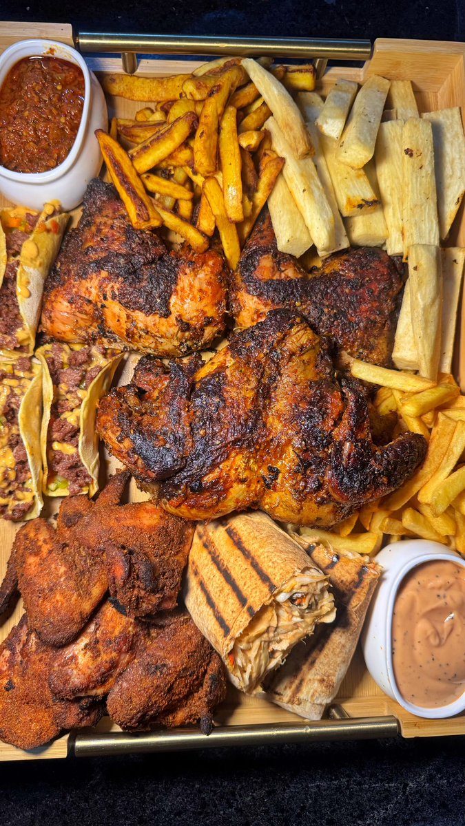 Hi_Biggest's tweet photo. Finish everything in this platter in 40 mins , Who are you calling to join you ? https://t.co/cfz3G40Wjd