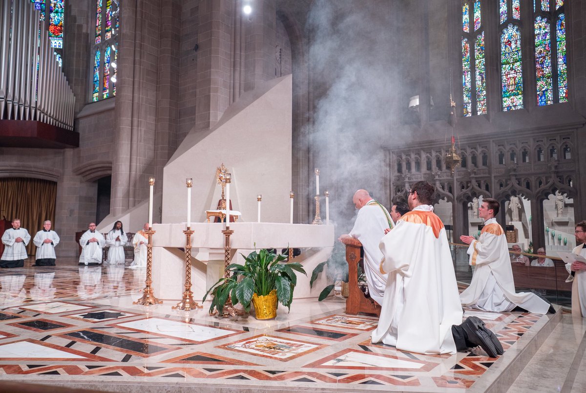 DetArchbishop's tweet image. As we walk with Christ in today's processions, we recognize that Corpus Christi is not just a celebration, but a proclamation: “I am the living bread…whoever eats this bread will live forever.” (Jn 6:51) May Christ in the Eucharist strengthen your faith and grant you peace.
