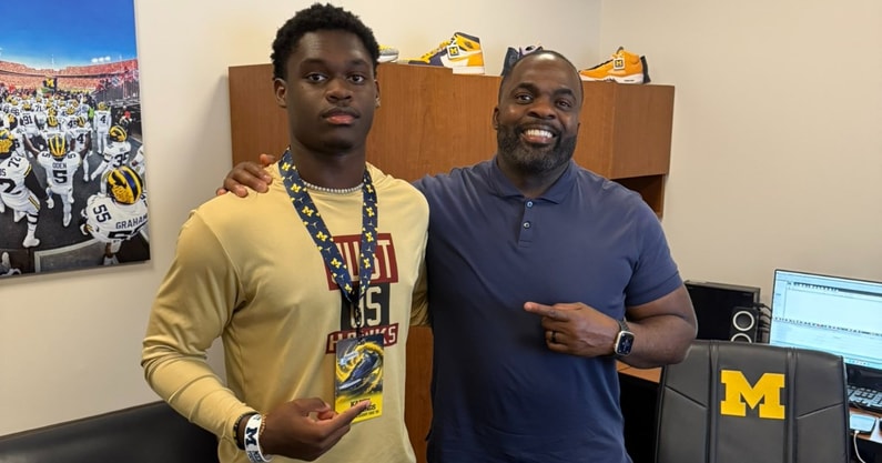 "EJ Holland" (@ejhollandon3) on Twitter photo โItโs a big offer. Everything could potentially change."
Liberty LB commit Kaden Catchings (<a href="/kadencatchings4/">kadencatchings4</a>) earned a Michigan offer on his weekend visit. The new flip target shares the latest #GoBlue. on3.com/teams/michiganโฆ โItโs a big offer. Everything could potentially change."
Liberty LB commit Kaden Catchings (<a href="/kadencatchings4/">kadencatchings4</a>) earned a Michigan offer on his weekend visit. The new flip target shares the latest #GoBlue. on3.com/teams/michiganโฆ