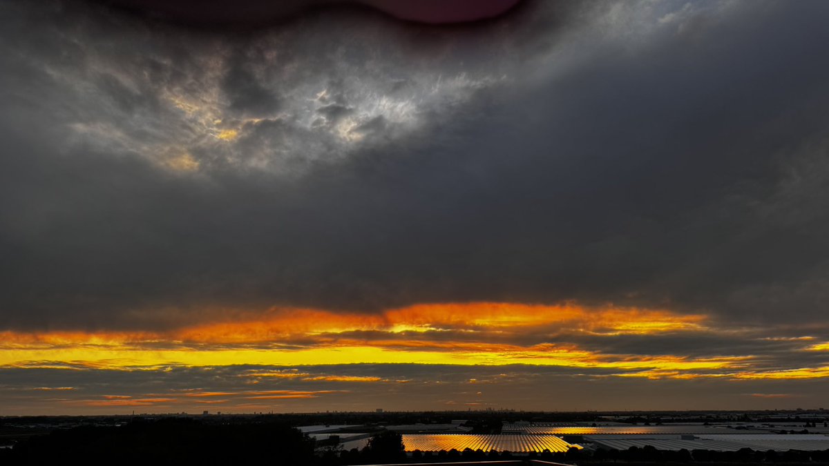 Als de bewolking in de weg zit 🤨
#anitasview #zonsondergang