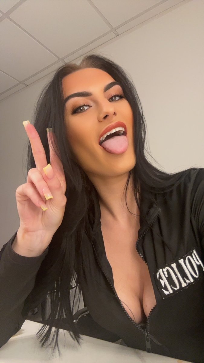 Handcuffs at ready tonight <a href="/XpandedTV/">Xpanded TV</a> 
<a href="/So_Spoilt/">SoSpoilt</a>  come join the show😈😈😈