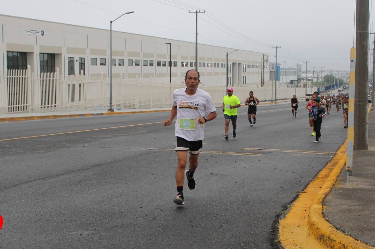 El viento a mi favor me hace avanzar, 
más cuando está en mi contra, más me tengo que esforzar. @acaentrerunners @manicomiorunner @comunirunners @sumandokmx @corroamipaso @meencantacorrer @canalrunning @fenixrun_mexico @runsalud20 <a href="/pasion_running/">*PASIÓN RUNNING*</a> #yomarco #adidas #beatyerterday