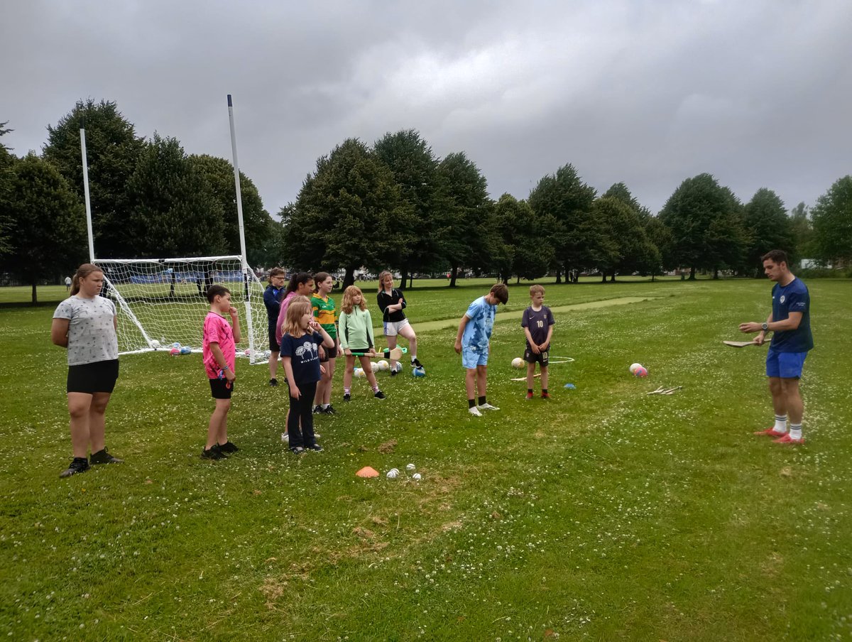 We had our final session this morning  in Grangetown. Well done to all who got involved learning football and hurling in Barry and Cardiff over the past 2 months. 👏🏼

Da iawn i bawb fuodd yn cymryd rhan yn y pêl drown a’r hurling yn y Bari ac yng Nghaerdydd dros y 2 mis dwethaf