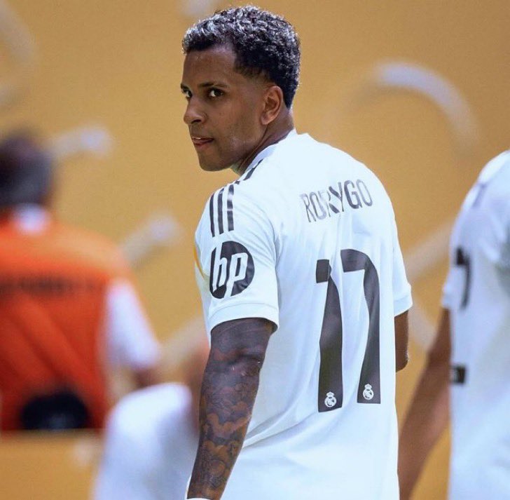 والله يا بعض السيتيزاويه عندهم امال ماهي طبيعيه

الواقع السيتي ماهو حوله ابد ولا ودي يجي بس نسبة انها تصير جدا ضعيفه ، ولا صحفي موثوق حاطه اساسا ضمن الخيارات والنادي واضح مكتفي بالهجوم يبي ظهير بس وحارس