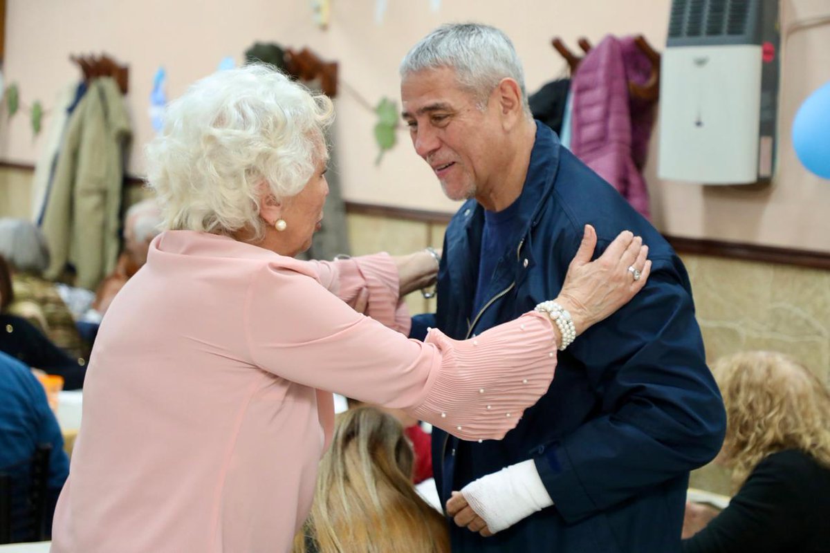 El Centro de Jubilados Chascomús celebró sus 36 años 🎂🎉

Los acompañamos junto a <a href="/magdysierra/">Magdalena Sierra</a>, Irene Rojas y Ariel Lerici. Sigan construyendo este lugar de encuentro con solidaridad y compañerismo.

¡Por muchos años más!