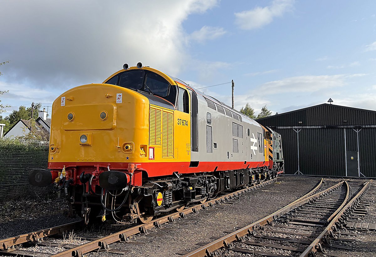 DerekRailway's tweet photo. Photo catch up 1/4, Aviemore, @CalSleeper and @WorthValley in June. https://t.co/o9dfaMZhOi