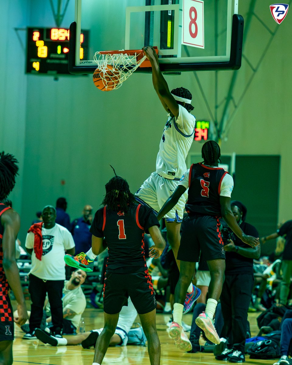 LakePointSports's tweet image. 📸 @GAcoaches Live

🏀@_mannygreen5 // @CedarGroveHoops
🏀@Mj_Curry20 // @graysonhoops
🏀@jordangreen2026 // @NewtonRamsHoops 
🏀@SaulsberryJaron // @NorcrossHoops

@OfficialGHSA | @RYZEHoops