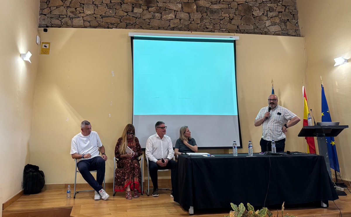 socialasturias_'s tweet photo. 🔹️El DG de Promoción de la Autonomía Personal y Mayores @EnRoNu en el Encuentro nacional de familias, profesionales, administraciones y asociaciones relacionadas con el trastorno específico del lenguaje 𝐍𝐚𝐫𝐜𝐞𝐚𝐓𝐄𝐋 𝐻𝑎𝑐𝑖𝑒𝑛𝑑𝑜 𝑣𝑖𝑠𝑖𝑏𝑙𝑒 𝑙𝑜 𝑖𝑛𝑣𝑖𝑠𝑖𝑏𝑙𝑒 https://t.co/eSgjxOvRoE