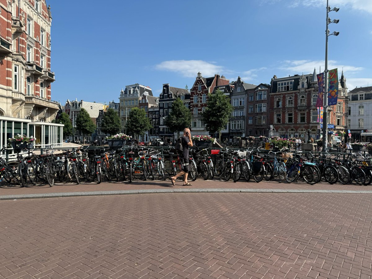 youngfonz's tweet image. Amsterdam always reminds me what presence feels like.
Caught trains, people-watched.
Now headed home, energized + grateful.
Also, big news loading… got into a wild AI workshop. Stay tuned 👀