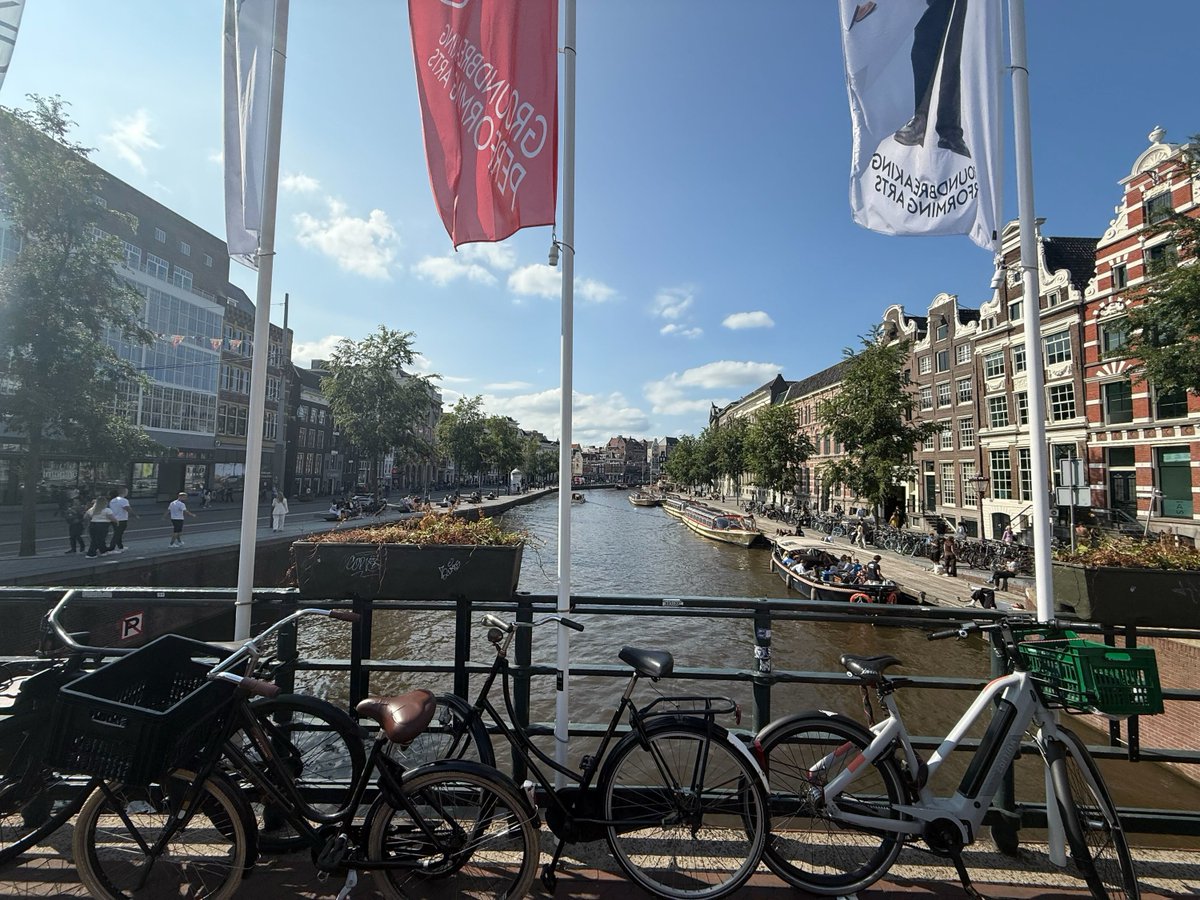 youngfonz's tweet image. Amsterdam always reminds me what presence feels like.
Caught trains, people-watched.
Now headed home, energized + grateful.
Also, big news loading… got into a wild AI workshop. Stay tuned 👀