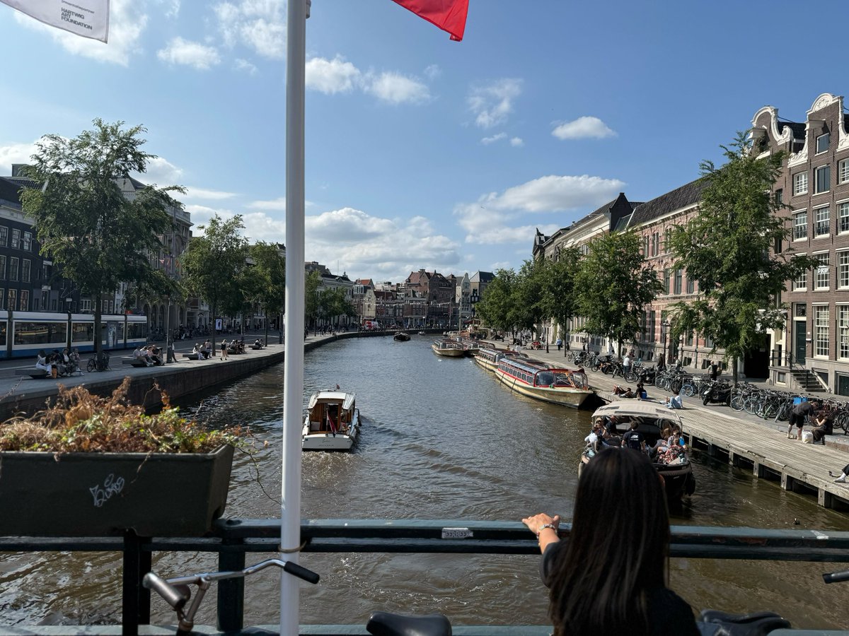 youngfonz's tweet image. Amsterdam always reminds me what presence feels like.
Caught trains, people-watched.
Now headed home, energized + grateful.
Also, big news loading… got into a wild AI workshop. Stay tuned 👀