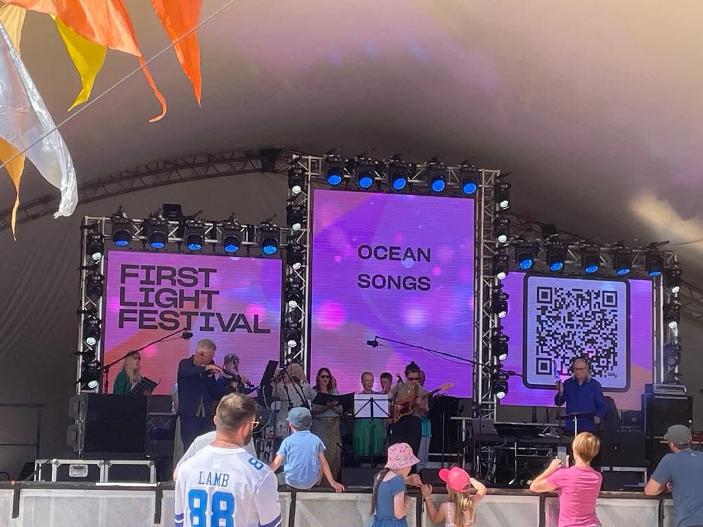 JohnWardMusic's tweet photo. Well, that was some 24 hrs. Our annual ceilidh at Clinks Care Farm, sold out pleased to say, followed by a set at 3.30am for the sunrise at First Light Lowestoft then enjoying the sights sounds of the festival &amp; Lynne sang in the choir at https://t.co/A63zHIDfDE. Thanx to all. https://t.co/FnfahAJFq9