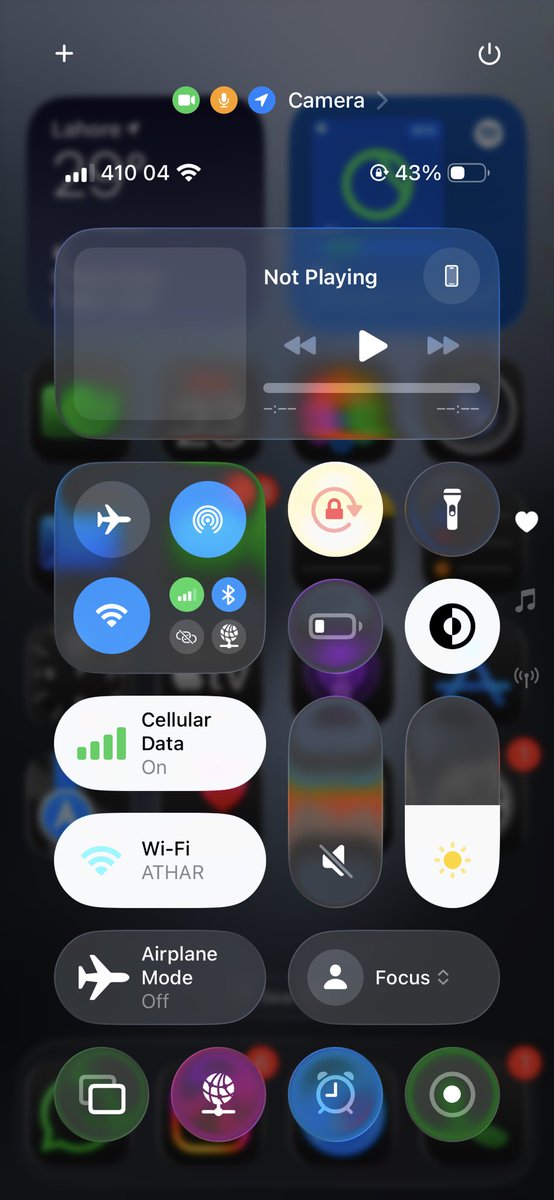 Is this some sort of glitch in iOS 26? I’m still confused 😭