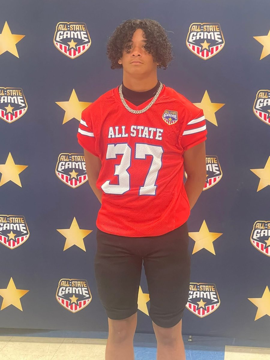 Players representing Madison County Football at today's Va All state game Congrats make us proud!! #madcofootball 
<a href="/scrimmageplay/">scrimmageplay</a> <a href="/hatfieldsports/">Matthew Hatfield</a> <a href="/PrepRedzoneVA/">Prep Redzone Virginia</a> <a href="/AllStateGameASG/">All State Game</a>