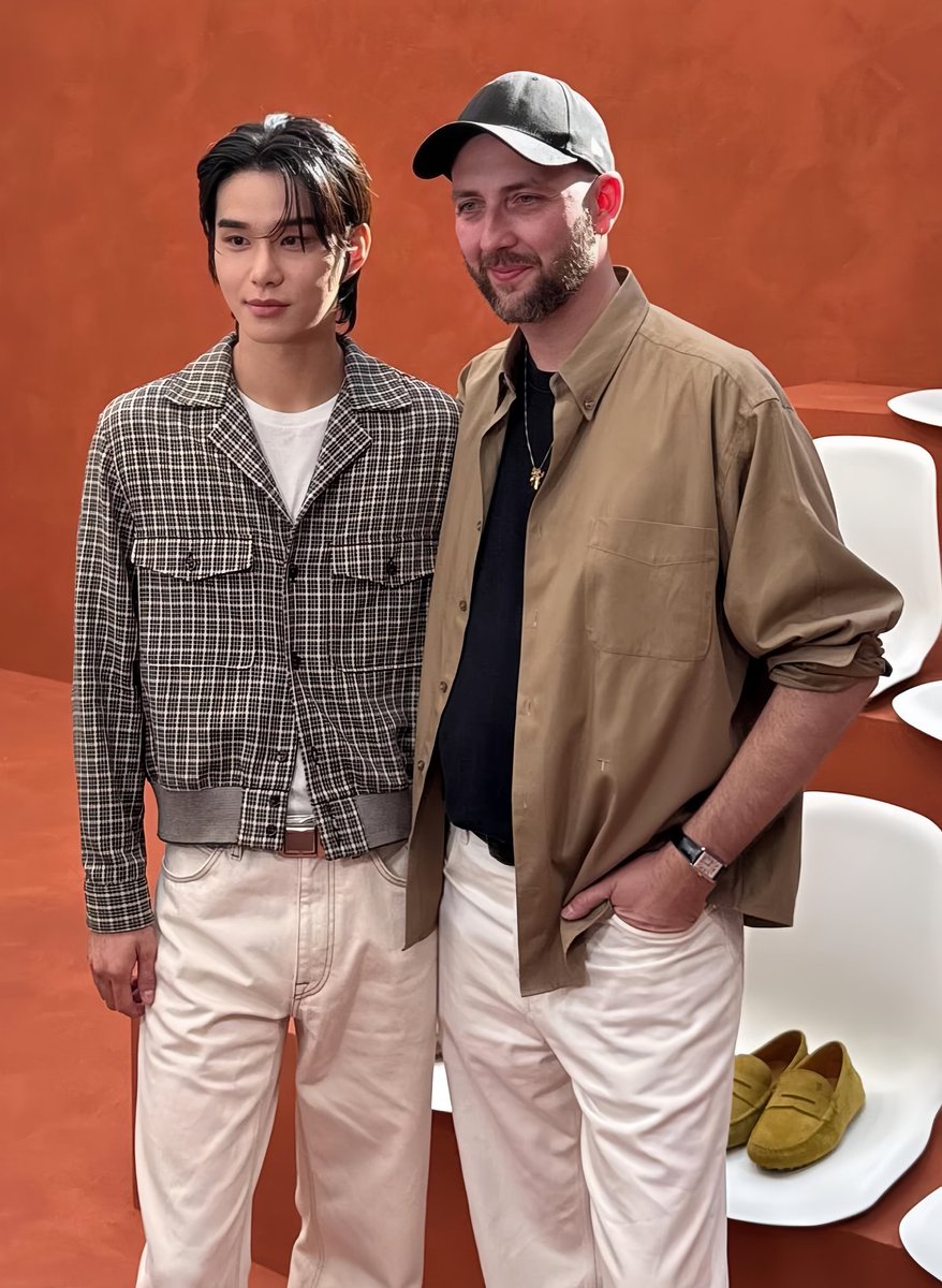 จองอู Brand Ambassador ของ Tod's และคุณ Matteo Tamburini creative director ของ Tod's = Perfect 🥰✨🧡

JUNGWOO AT TODS GOMMINO CLUB
#JUNGWOOxTodsSS26
#TodsSS26 #GomminoClub
<a href="/Tods/">Tods</a>