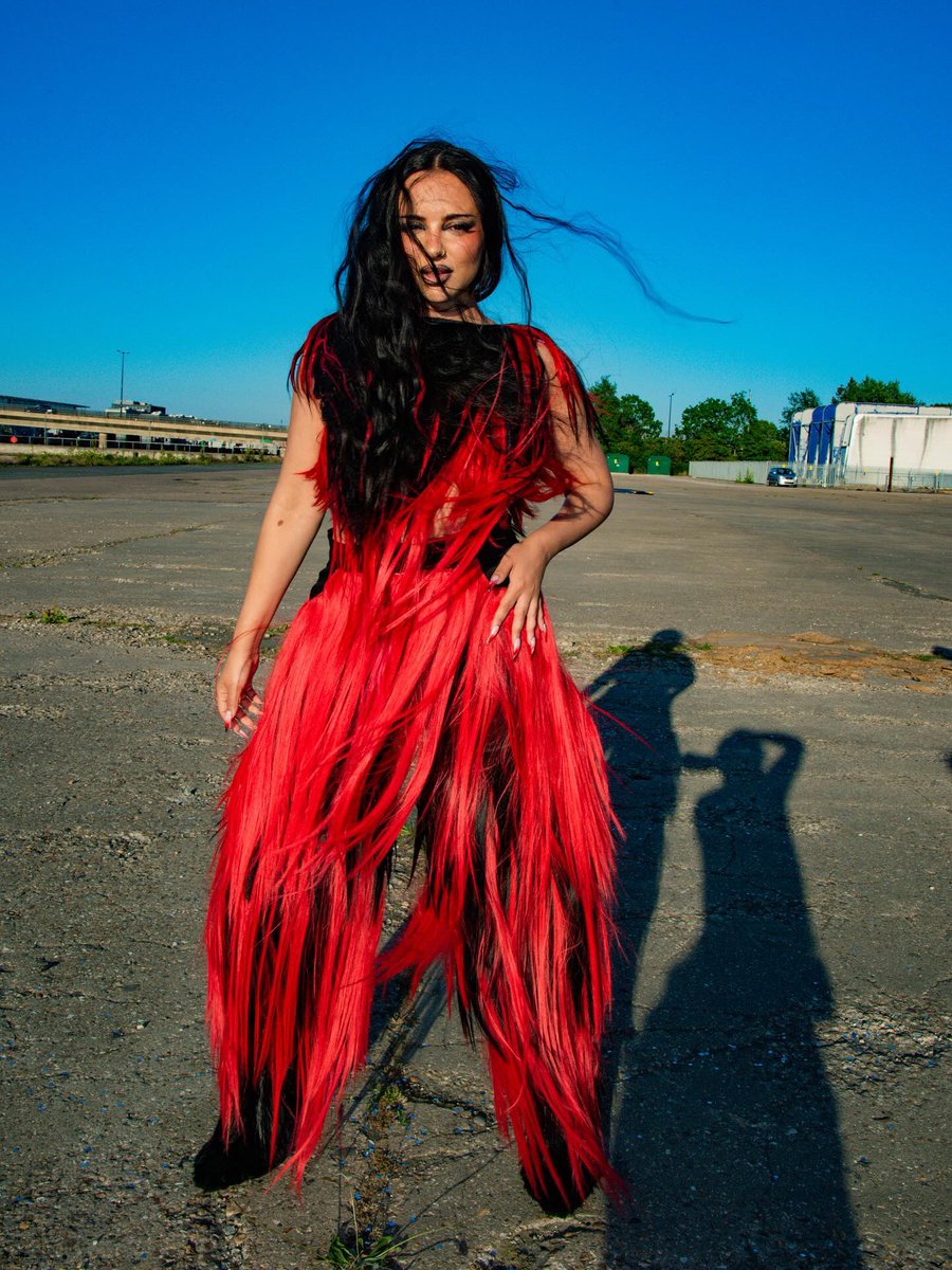 jadethirlwall's tweet photo. PLASTIC BOX ✨
Look 3.
https://t.co/y8nMqr2yYT https://t.co/Gtmy58B4dN