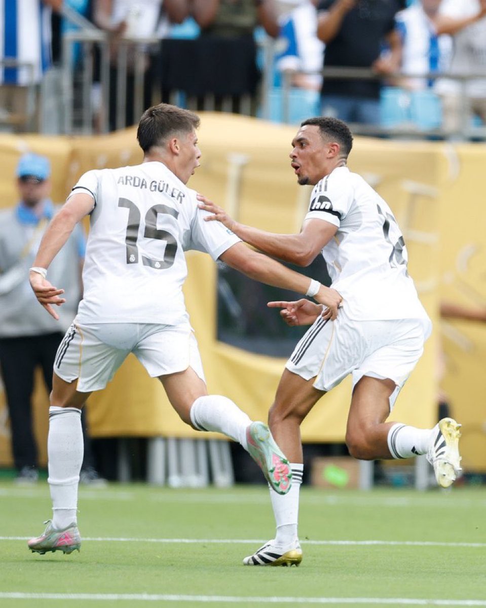 12TAA_'s tweet photo. Pre-Assist 👟⚽️ #RealMadrid https://t.co/C8WJjYBy7P