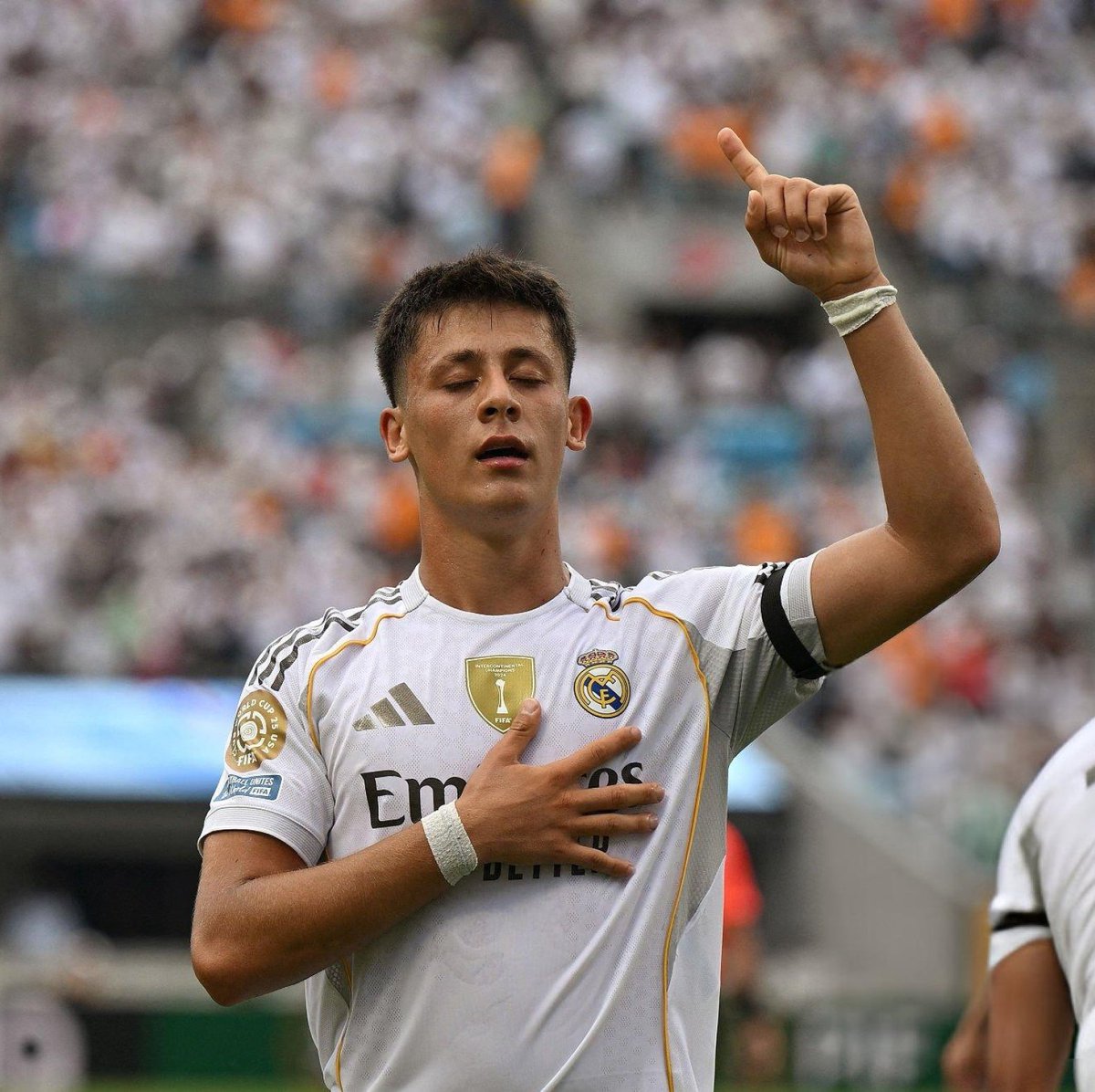 AdriRM33's tweet image. 🚨 SORTEO INTERNACIONAL 🚨

🤍 Con motivo del gol de Arda Güler vamos a sortear su camiseta 🤍

Requisitos:
- Dar RT al tweet 
- Seguir a @Ctinfo_17 y a @AdriRM33
- Mencionar a un amigo/a

El ganador se dará mañana 🍀