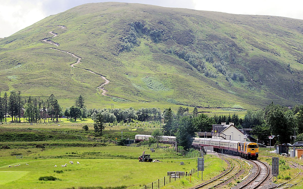 DerekRailway's tweet photo. Photo catch up 4/4 @srpsrailtours coming back from Kyle of Lochalsh https://t.co/y6vOsZEgso