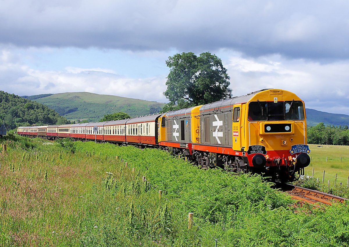 DerekRailway's tweet photo. Photo catch up 4/4 @srpsrailtours coming back from Kyle of Lochalsh https://t.co/y6vOsZEgso