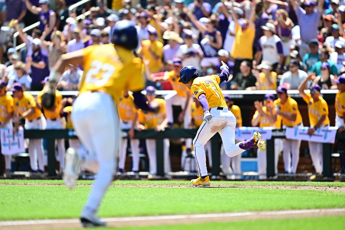 LSUbaseball's tweet photo. Stanny &amp; DC6 bring home four runs

LSU - 5
CCU - 1 https://t.co/tmKs7BDjiQ