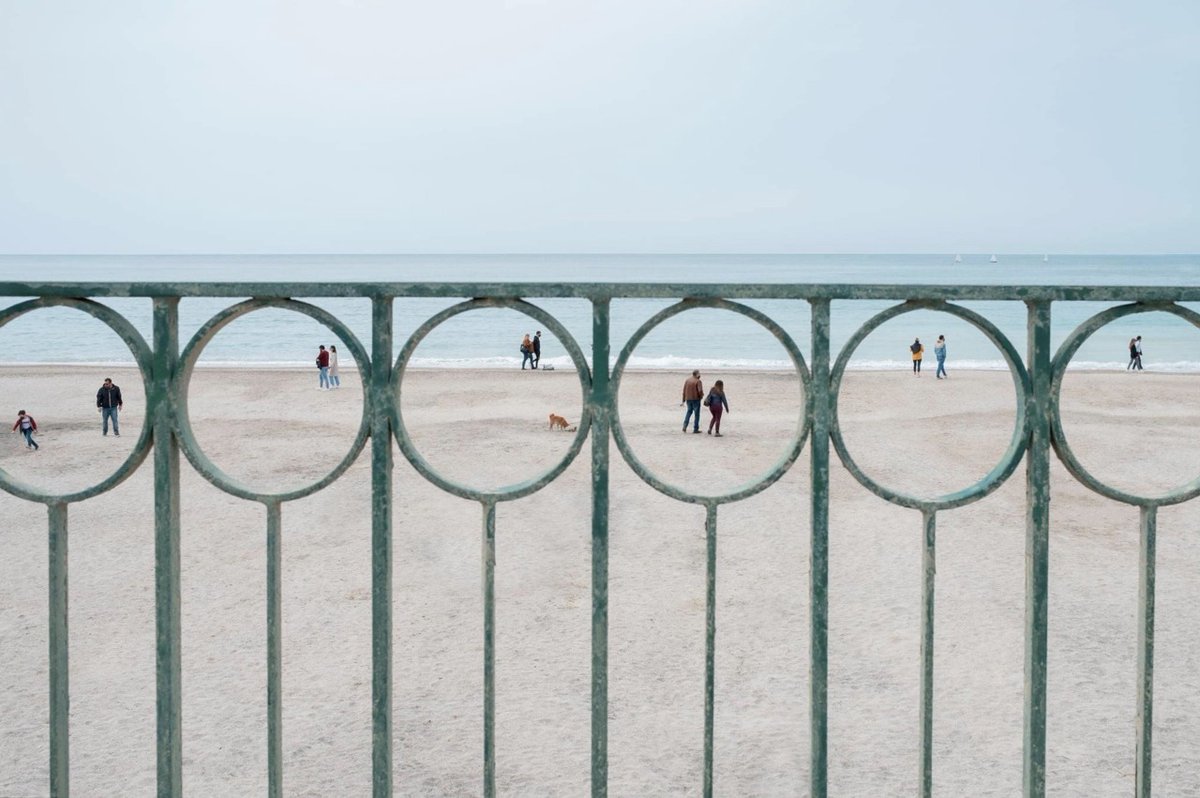 Gianni A. Sarcone (@gsarcone) on Twitter photo Frames of life from a railing on the walkway...
Photo by Luca Gennatiempo — "In the Circle." Frames of life from a railing on the walkway...
Photo by Luca Gennatiempo — "In the Circle."