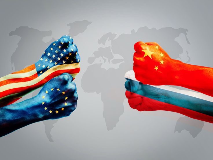 اللي بيصدقهم غلبان
والمتغطي بيهم عريان
واللي يأيدهم ويساعدهم جبان