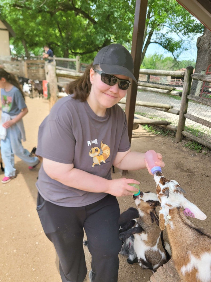 Nibbeh's tweet image. Survived in a pen of like 100+ hungry baby goats and was in absolute heaven the whole dang time.