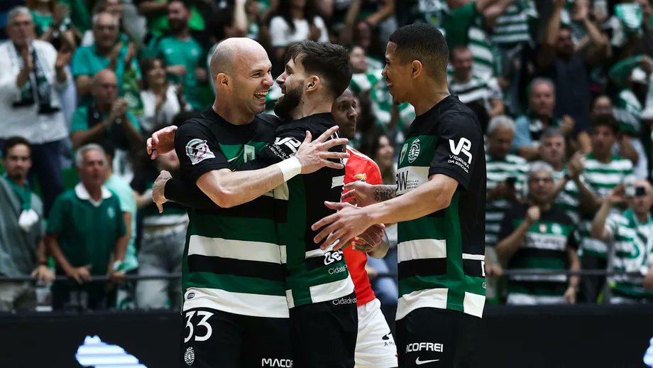 O Sporting CP #Futsal venceu o SL Benfica por 5 x 1 e ficam em vantagem na final da Liga.

Alex Merlim (2), Wesley, Taynan e Zicky marcaram para os leões.

#FutsalSCP 💪🦁💚