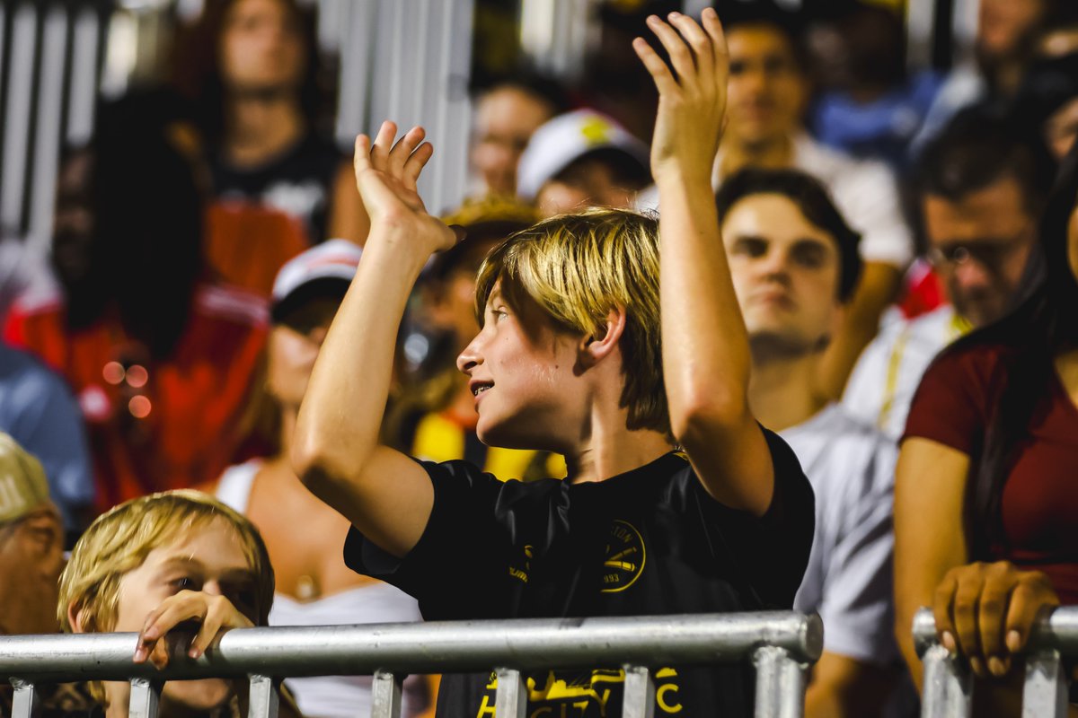 👏🖤💛