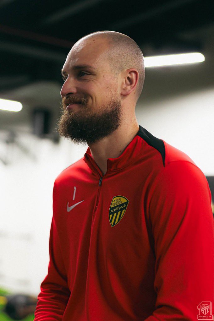 🚨🚨🚨 خـاص : #الاتحاد يضع كامل الإحتمالات فيما يخص إصابة رايكوفيتش، والتي قد تكتمل جاهزيته بعد شهر أو شهر ونصف من إنطلاق الموسم الجديد في أغسطس، ومن ذلك دراسة التعاقد مع حارس محلي يتواجد مع الفريق في كأس السوبر في هونج كونغ والجولات الأولى من دوري روشن في نسخته الجديدة 🟡⚫️